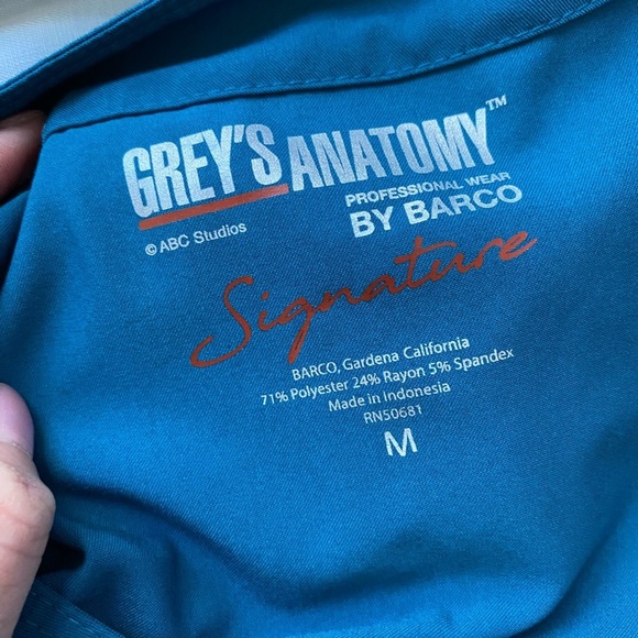 Grey's Anatomy Fitted Blue Short Sleeve Scrub - Picture 5 of 6